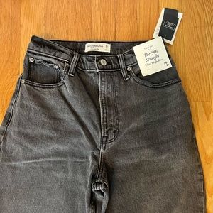 A&F Curve Love 90s Straight Ultra High Rise Jeans